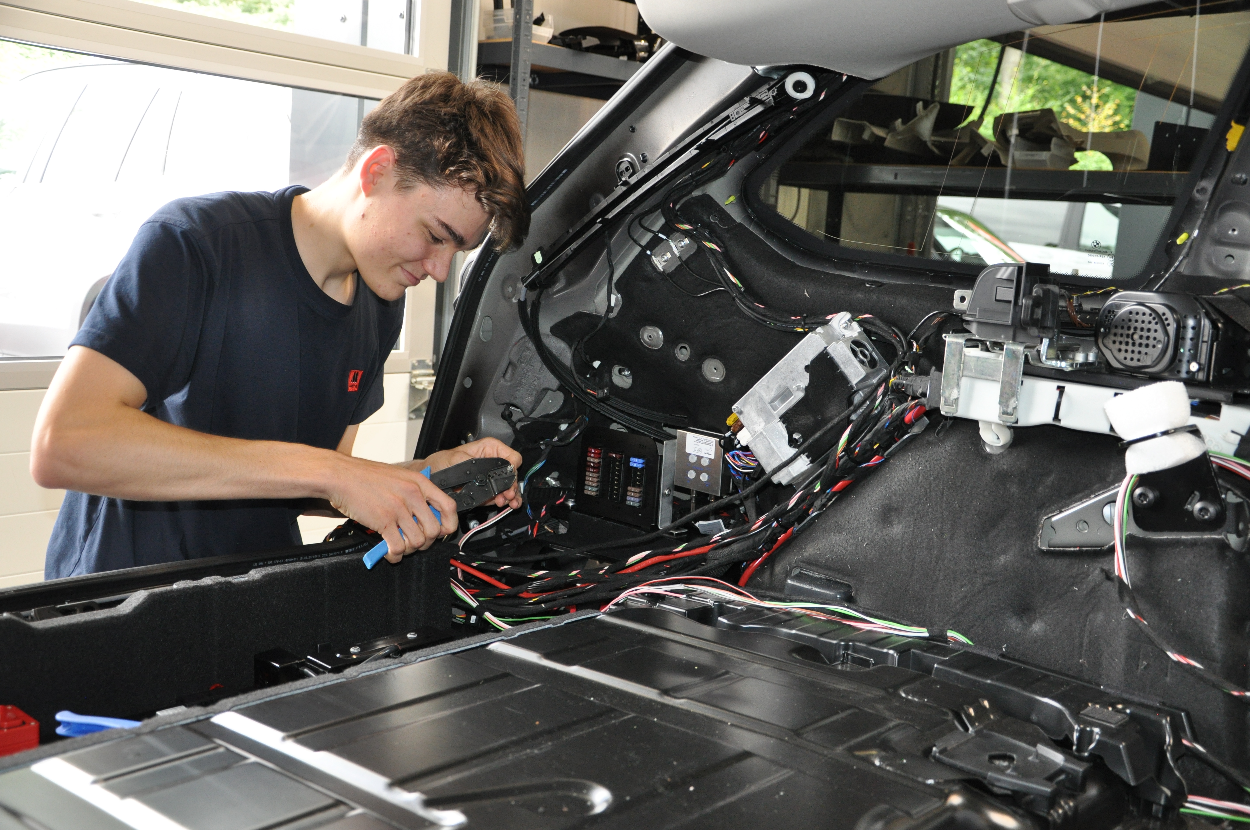 Automobilmechatroniker:in /  Automobilfachmann:frau 